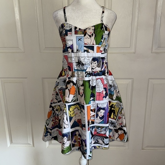 Retrolicious Sweetheart Neckline Dramatic Romantic Vintage Comic Sundress - Picture 3 of 8